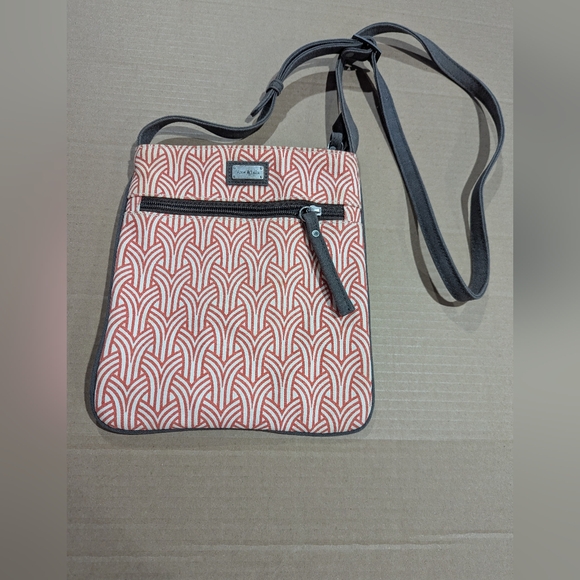 Ame and Lulu Handbags - Ame & Lulu Peach Orange Cream Pattern Cross Body Canvas Purse Bag